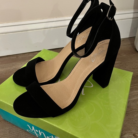 Black Sandals - Picture 4 of 5